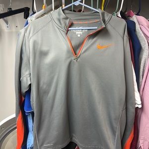 Nike pullover I cant make this cheaper I make $0.05 if I mark it down to $3.00.